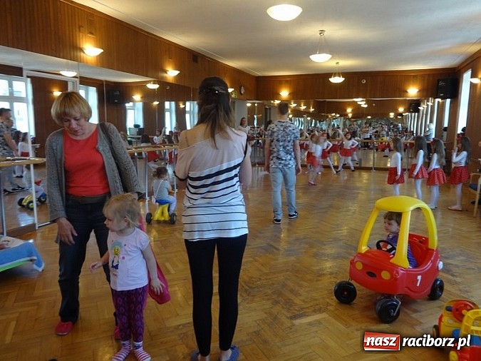 Zdjęcie w galerii na portalu naszraciborz.pl: Majówki grupy Fiku-miku w RCK wiadomości z regionu