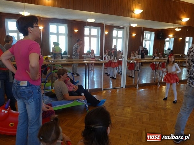 Zdjęcie w galerii na portalu naszraciborz.pl: Majówki grupy Fiku-miku w RCK wiadomości z regionu