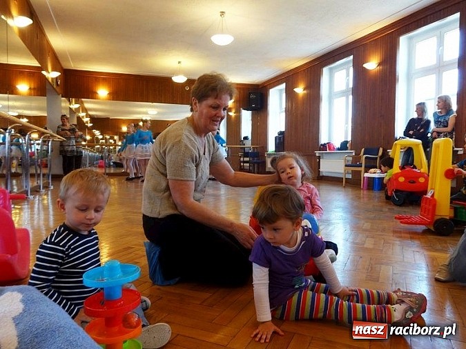 Zdjęcie w galerii na portalu naszraciborz.pl: Majówki grupy Fiku-miku w RCK wiadomości z regionu