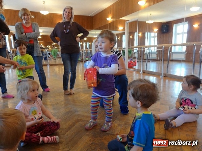 Zdjęcie w galerii na portalu naszraciborz.pl: Majówki grupy Fiku-miku w RCK wiadomości z regionu