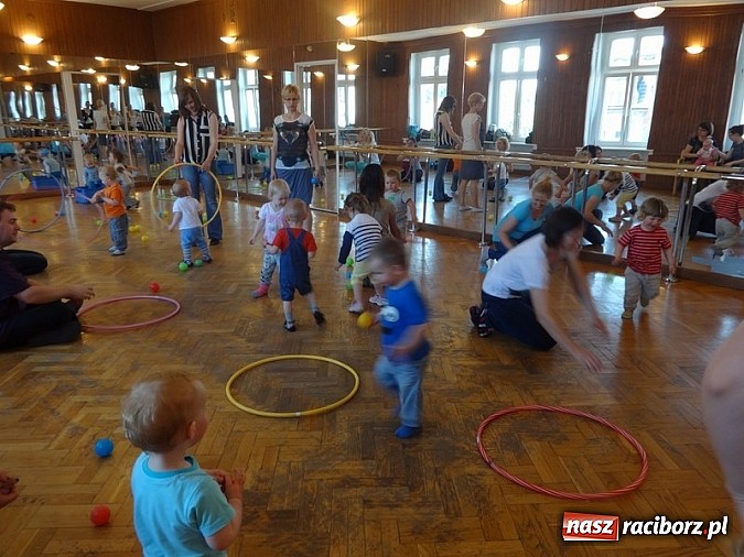 Zdjęcie w galerii na portalu naszraciborz.pl: Majówki grupy Fiku-miku w RCK wiadomości z regionu
