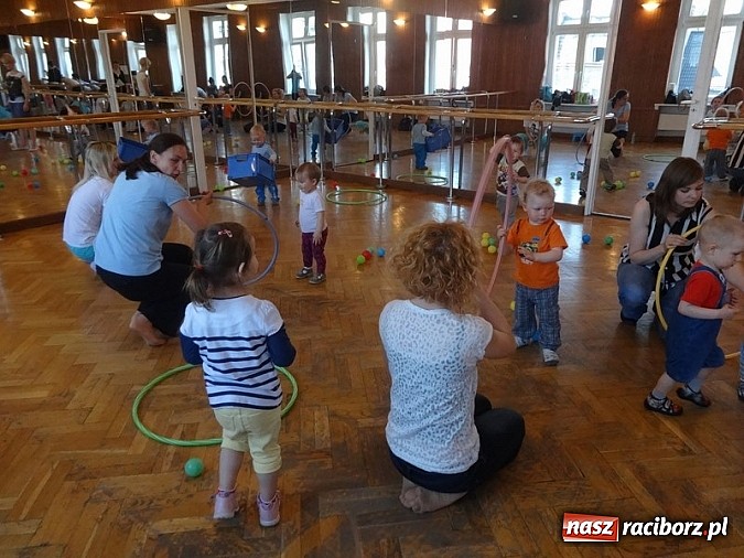 Zdjęcie w galerii na portalu naszraciborz.pl: Majówki grupy Fiku-miku w RCK wiadomości z regionu