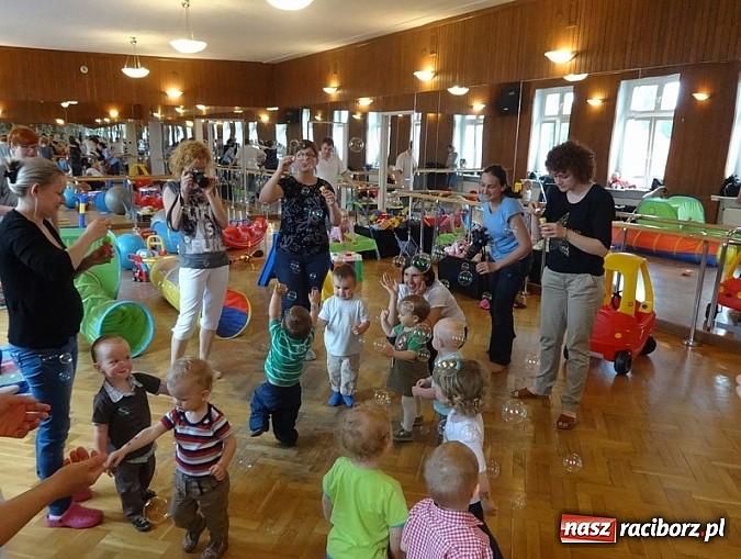 Zdjęcie w galerii na portalu naszraciborz.pl: Majówki grupy Fiku-miku w RCK wiadomości z regionu