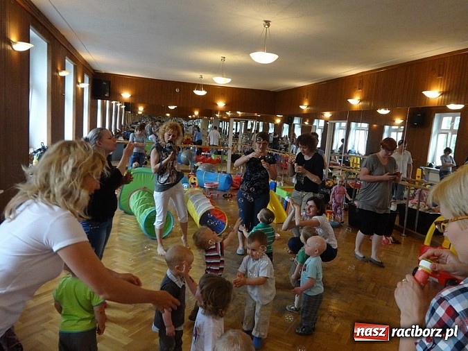Zdjęcie w galerii na portalu naszraciborz.pl: Majówki grupy Fiku-miku w RCK wiadomości z regionu