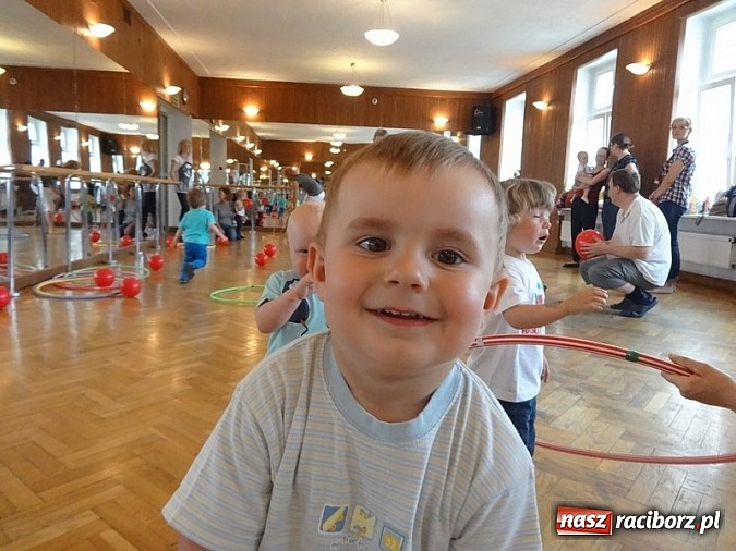 Zdjęcie w galerii na portalu naszraciborz.pl: Majówki grupy Fiku-miku w RCK wiadomości z regionu