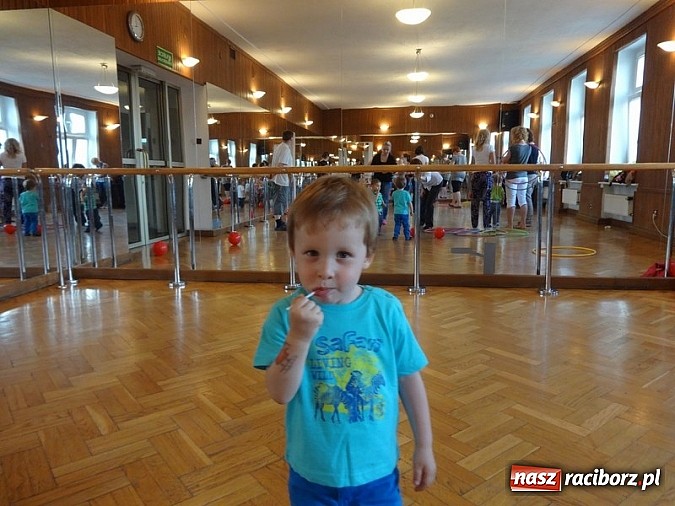 Zdjęcie w galerii na portalu naszraciborz.pl: Majówki grupy Fiku-miku w RCK wiadomości z regionu