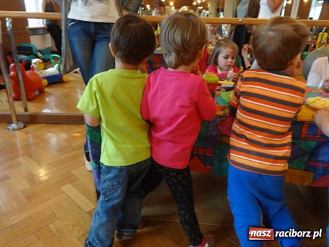 Zdjęcie w galerii na portalu naszraciborz.pl: Majówki grupy Fiku-miku w RCK wiadomości z regionu