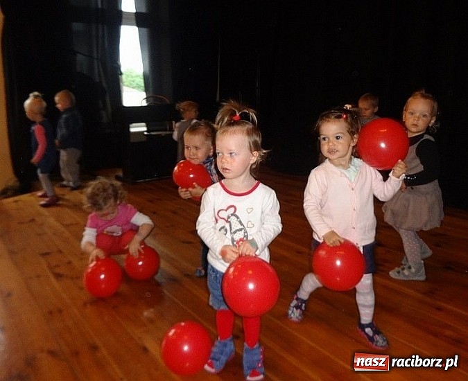 Zdjęcie w galerii na portalu naszraciborz.pl: Majówki grupy Fiku-miku w RCK wiadomości z regionu