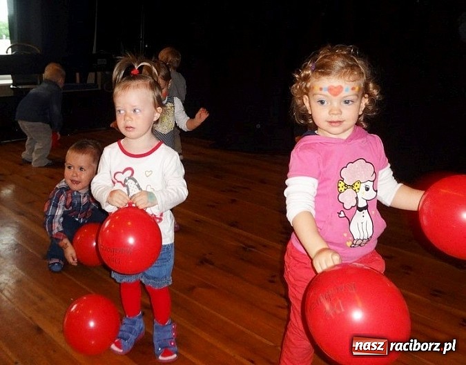 Zdjęcie w galerii na portalu naszraciborz.pl: Majówki grupy Fiku-miku w RCK wiadomości z regionu
