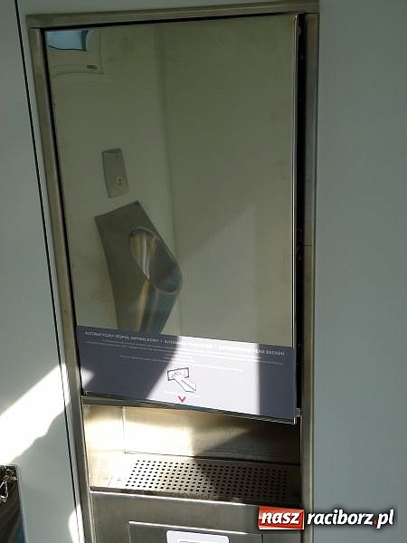 Zdjęcie w galerii na portalu naszraciborz.pl: W Parku Roth zamontowano nową toaletę publiczną wiadomości z regionu