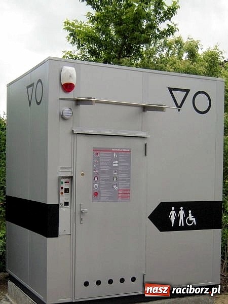 Zdjęcie w galerii na portalu naszraciborz.pl: W Parku Roth zamontowano nową toaletę publiczną wiadomości z regionu