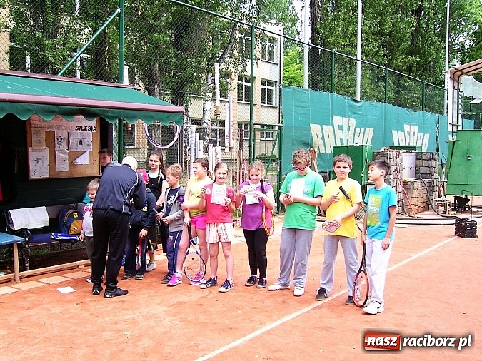 Zdjęcie w galerii na portalu naszraciborz.pl: Tenisowy Dzień Dziecka na korcie w Rafako wiadomości z regionu