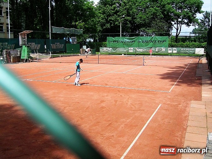 Zdjęcie w galerii na portalu naszraciborz.pl: Tenisowy Dzień Dziecka na korcie w Rafako wiadomości z regionu