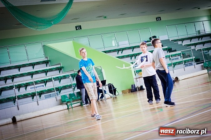 Zdjęcie w galerii na portalu naszraciborz.pl: X Halowe Zawody Szybowc&oacute;w Styropianowych wiadomości z regionu