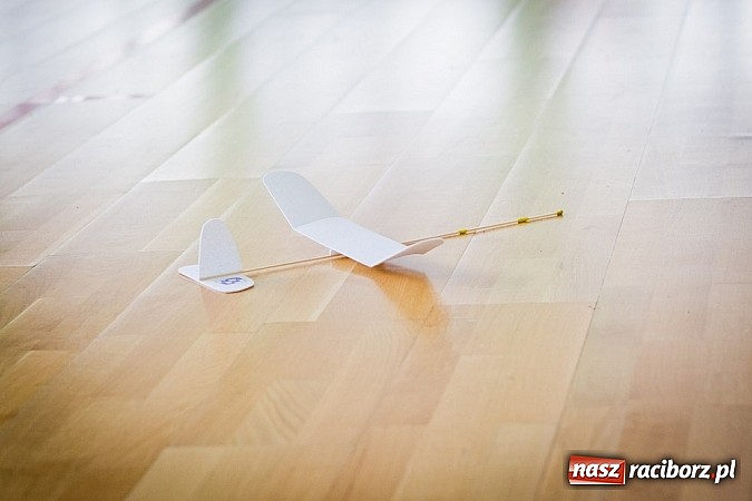 Zdjęcie w galerii na portalu naszraciborz.pl: X Halowe Zawody Szybowc&oacute;w Styropianowych wiadomości z regionu