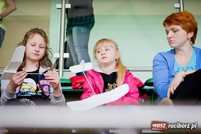 Zdjęcie w galerii na portalu naszraciborz.pl: X Halowe Zawody Szybowc&oacute;w Styropianowych wiadomości z regionu