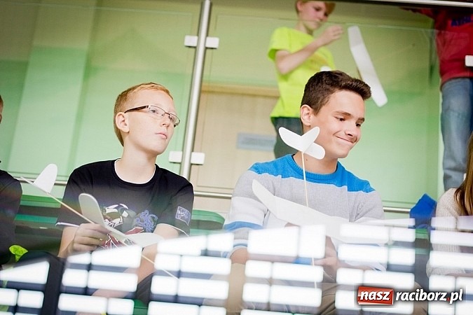 Zdjęcie w galerii na portalu naszraciborz.pl: X Halowe Zawody Szybowc&oacute;w Styropianowych wiadomości z regionu