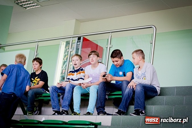 Zdjęcie w galerii na portalu naszraciborz.pl: X Halowe Zawody Szybowc&oacute;w Styropianowych wiadomości z regionu