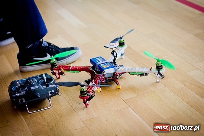 Zdjęcie w galerii na portalu naszraciborz.pl: X Halowe Zawody Szybowc&oacute;w Styropianowych wiadomości z regionu