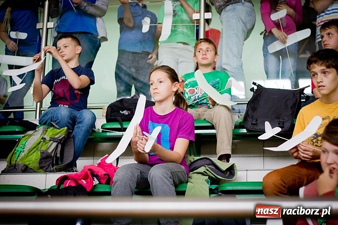 Zdjęcie w galerii na portalu naszraciborz.pl: X Halowe Zawody Szybowc&oacute;w Styropianowych wiadomości z regionu