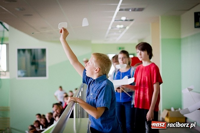 Zdjęcie w galerii na portalu naszraciborz.pl: X Halowe Zawody Szybowc&oacute;w Styropianowych wiadomości z regionu