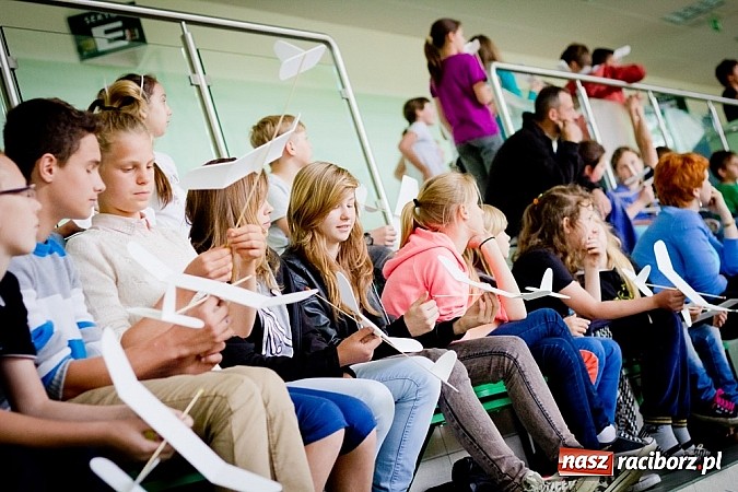 Zdjęcie w galerii na portalu naszraciborz.pl: X Halowe Zawody Szybowc&oacute;w Styropianowych wiadomości z regionu