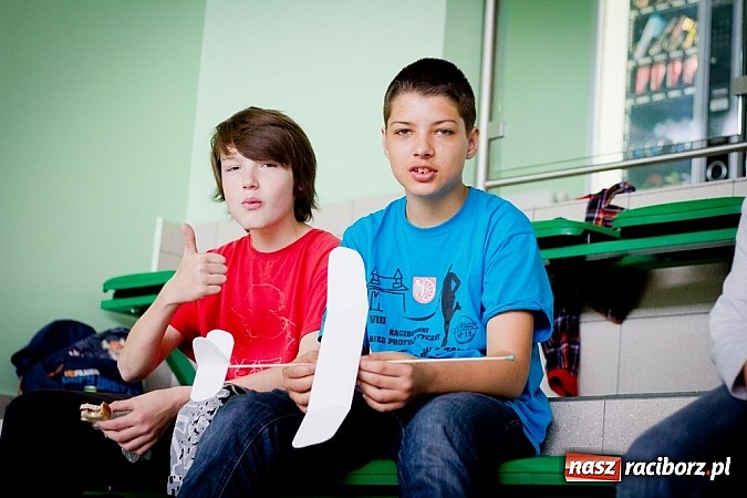 Zdjęcie w galerii na portalu naszraciborz.pl: X Halowe Zawody Szybowc&oacute;w Styropianowych wiadomości z regionu