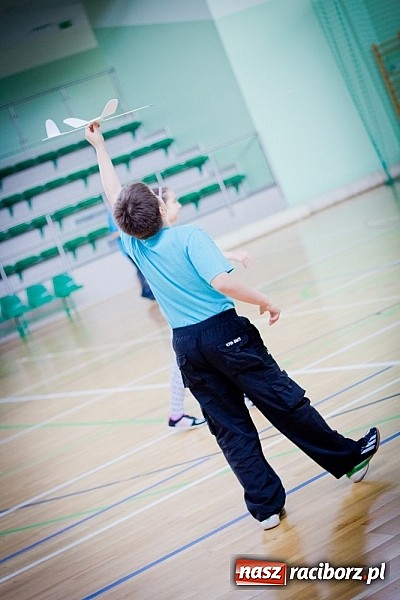 Zdjęcie w galerii na portalu naszraciborz.pl: X Halowe Zawody Szybowc&oacute;w Styropianowych wiadomości z regionu