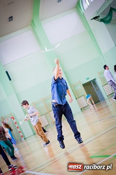 Zdjęcie w galerii na portalu naszraciborz.pl: X Halowe Zawody Szybowc&oacute;w Styropianowych wiadomości z regionu