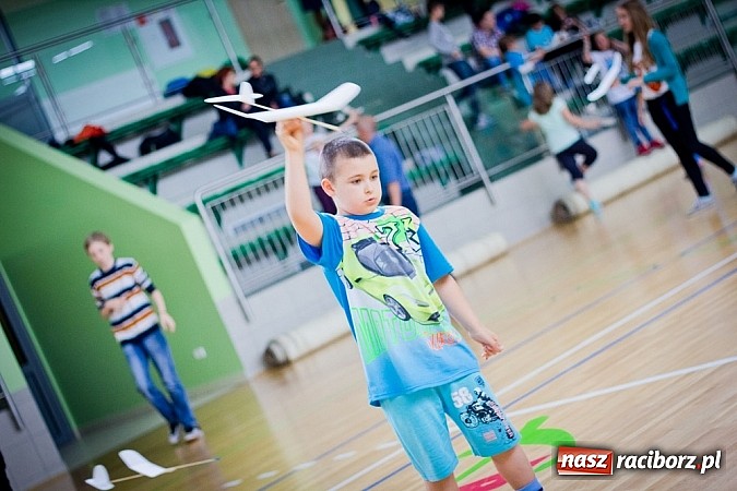 Zdjęcie w galerii na portalu naszraciborz.pl: X Halowe Zawody Szybowc&oacute;w Styropianowych wiadomości z regionu