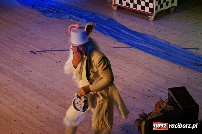 Zdjęcie w galerii na portalu naszraciborz.pl: Dzień Dziecka z Alicją w Krainie Czarów w RCK wiadomości z regionu