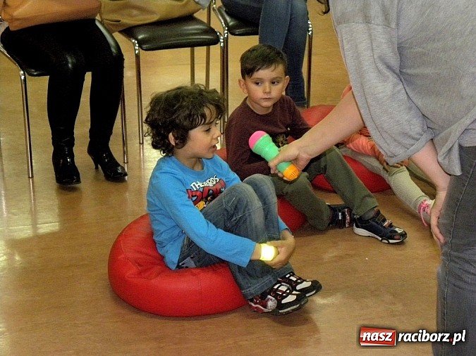 Zdjęcie w galerii na portalu naszraciborz.pl: Język angielski zagościł w bibliotece wiadomości z regionu