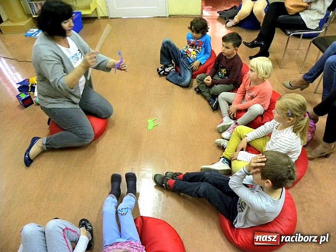 Zdjęcie w galerii na portalu naszraciborz.pl: Język angielski zagościł w bibliotece wiadomości z regionu