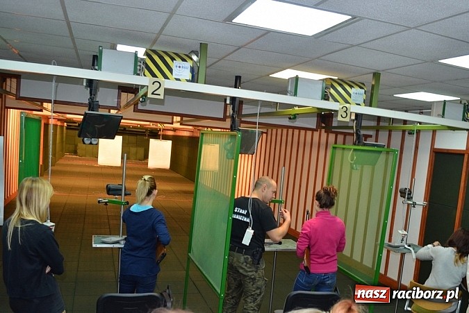 Zdjęcie w galerii na portalu naszraciborz.pl: Uczniowie SMS-u sprawdzali swoje umiejętności strzeleckie  wiadomości z regionu