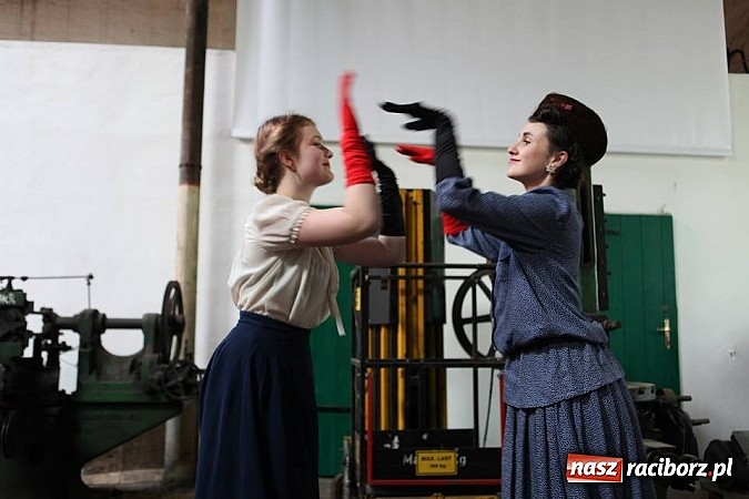 Zdjęcie w galerii na portalu naszraciborz.pl: Rudy szykują się na Industriadę. W weekend odbył się tu pokaz mody retro wiadomości z regionu