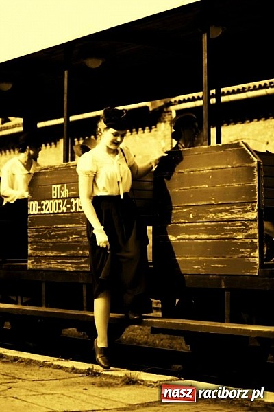 Zdjęcie w galerii na portalu naszraciborz.pl: Rudy szykują się na Industriadę. W weekend odbył się tu pokaz mody retro wiadomości z regionu