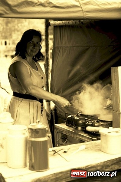 Zdjęcie w galerii na portalu naszraciborz.pl: Rudy szykują się na Industriadę. W weekend odbył się tu pokaz mody retro wiadomości z regionu