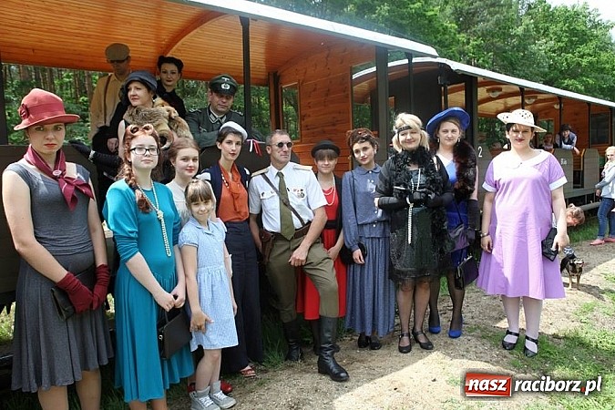 Zdjęcie w galerii na portalu naszraciborz.pl: Rudy szykują się na Industriadę. W weekend odbył się tu pokaz mody retro wiadomości z regionu