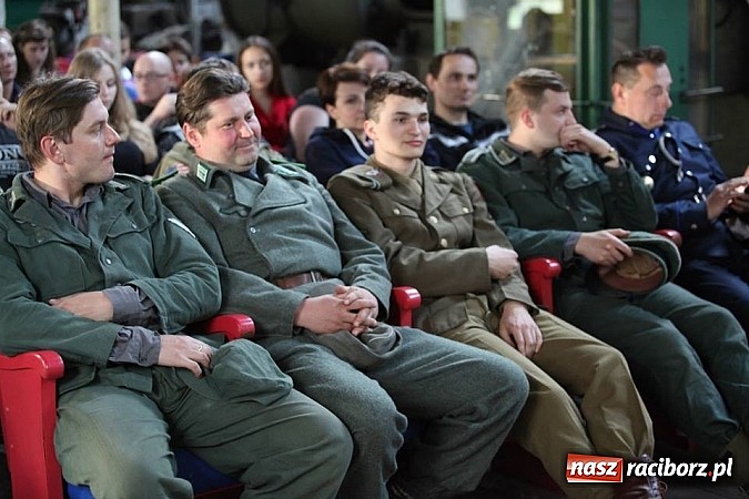 Zdjęcie w galerii na portalu naszraciborz.pl: Rudy szykują się na Industriadę. W weekend odbył się tu pokaz mody retro wiadomości z regionu