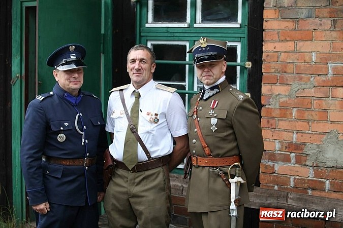 Zdjęcie w galerii na portalu naszraciborz.pl: Rudy szykują się na Industriadę. W weekend odbył się tu pokaz mody retro wiadomości z regionu