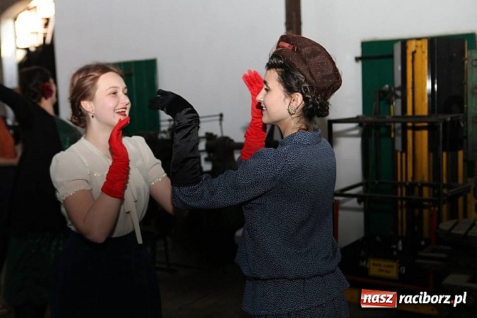 Zdjęcie w galerii na portalu naszraciborz.pl: Rudy szykują się na Industriadę. W weekend odbył się tu pokaz mody retro wiadomości z regionu