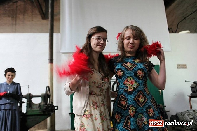 Zdjęcie w galerii na portalu naszraciborz.pl: Rudy szykują się na Industriadę. W weekend odbył się tu pokaz mody retro wiadomości z regionu