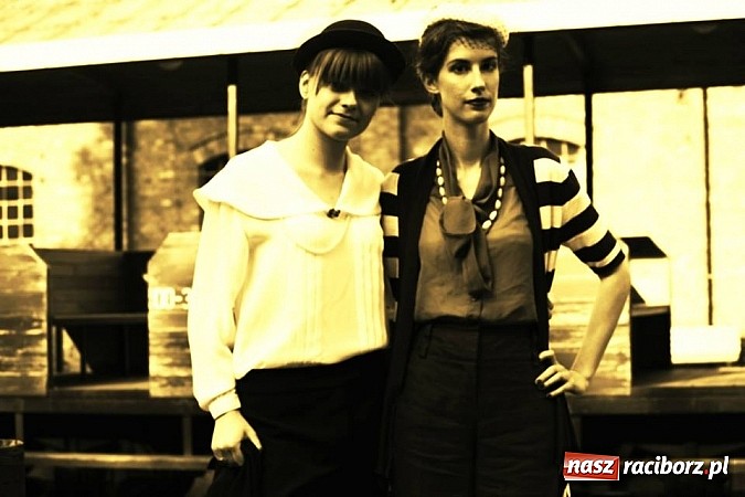 Zdjęcie w galerii na portalu naszraciborz.pl: Rudy szykują się na Industriadę. W weekend odbył się tu pokaz mody retro wiadomości z regionu