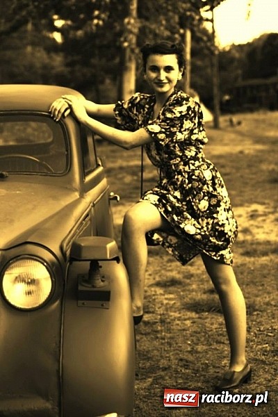 Zdjęcie w galerii na portalu naszraciborz.pl: Rudy szykują się na Industriadę. W weekend odbył się tu pokaz mody retro wiadomości z regionu