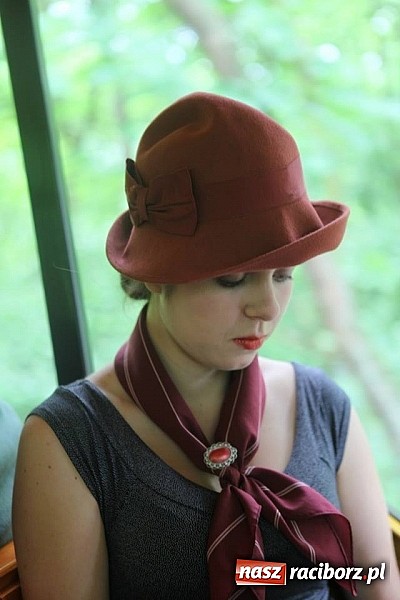 Zdjęcie w galerii na portalu naszraciborz.pl: Rudy szykują się na Industriadę. W weekend odbył się tu pokaz mody retro wiadomości z regionu