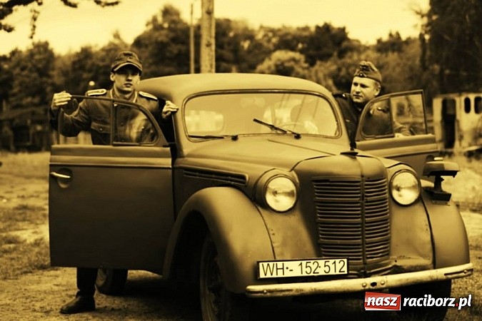 Zdjęcie w galerii na portalu naszraciborz.pl: Rudy szykują się na Industriadę. W weekend odbył się tu pokaz mody retro wiadomości z regionu