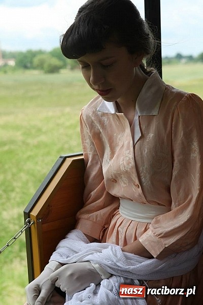 Zdjęcie w galerii na portalu naszraciborz.pl: Rudy szykują się na Industriadę. W weekend odbył się tu pokaz mody retro wiadomości z regionu