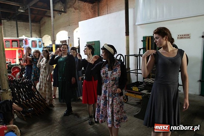 Zdjęcie w galerii na portalu naszraciborz.pl: Rudy szykują się na Industriadę. W weekend odbył się tu pokaz mody retro wiadomości z regionu