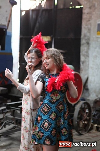 Zdjęcie w galerii na portalu naszraciborz.pl: Rudy szykują się na Industriadę. W weekend odbył się tu pokaz mody retro wiadomości z regionu