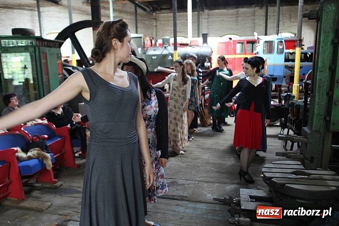 Zdjęcie w galerii na portalu naszraciborz.pl: Rudy szykują się na Industriadę. W weekend odbył się tu pokaz mody retro wiadomości z regionu